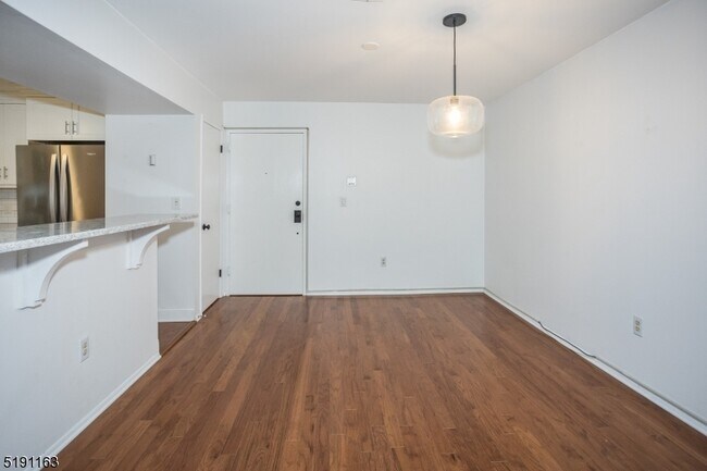 Building Photo - 41 Mt Kemble Ave