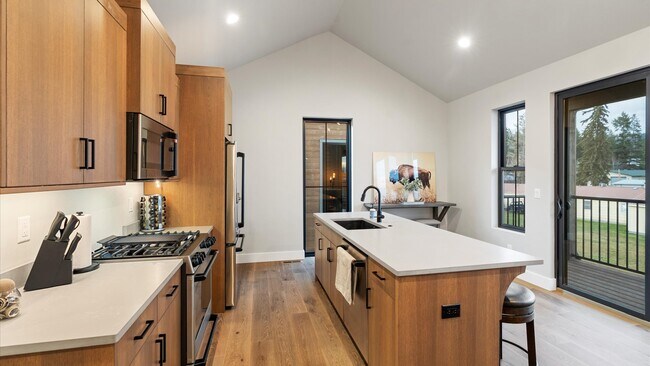 Building Photo - 205 Stoner Loop