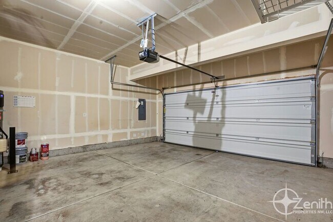 Building Photo - 11745 NE 22nd Way