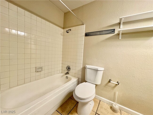 Building Photo - 7289 Topeka Dr