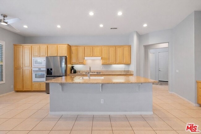 Building Photo - 37 Shoreline Dr