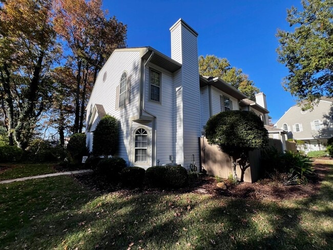 Building Photo - Beautiful 2-Bedroom End Unit Townhome in O...