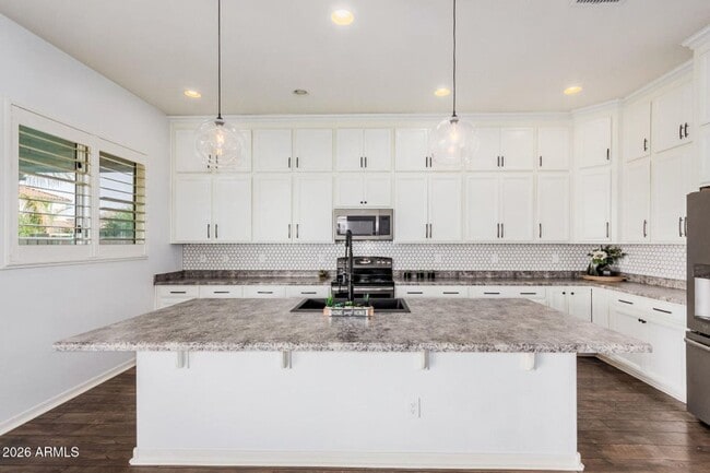 Building Photo - SFH 4-3