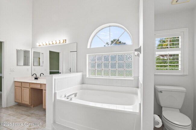Building Photo - 475 Buttonwood Dr