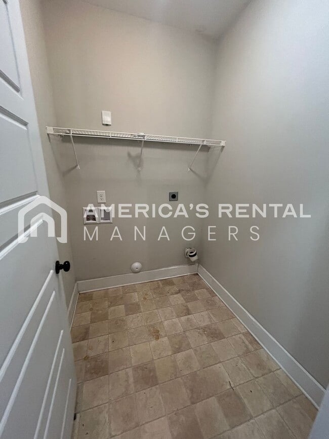 Building Photo - Spacious Home for Rent in Calera! View with 48 Hours Notice!