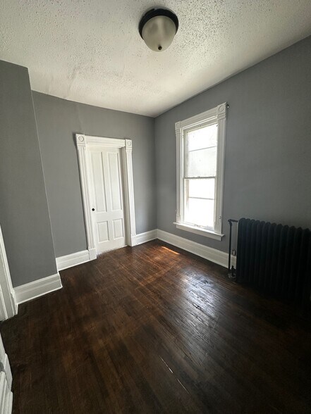 Building Photo - 1819 W 3rd St