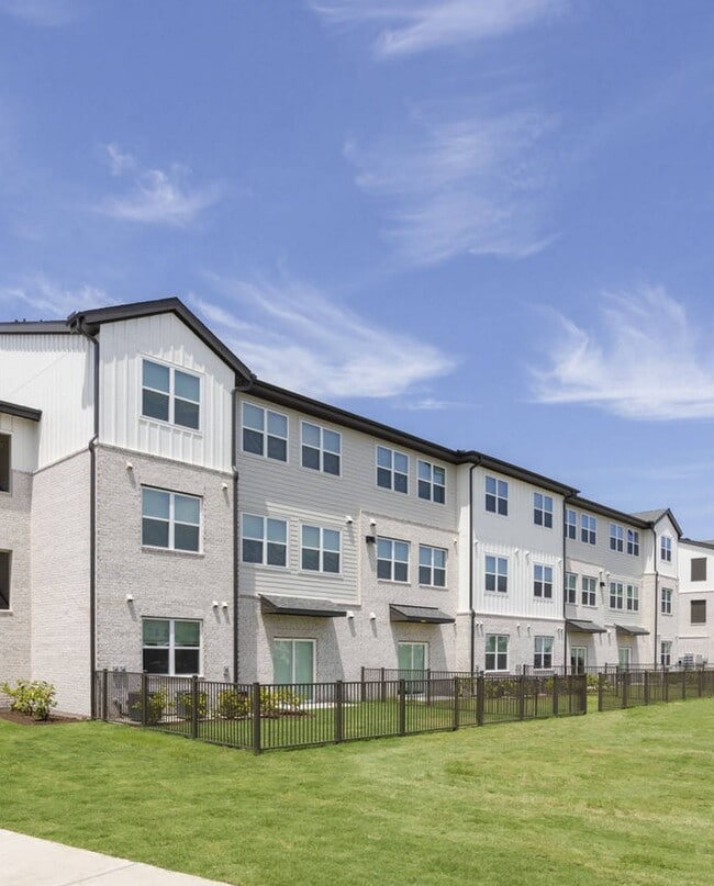 Building Photo - 10203 Karsten Rd