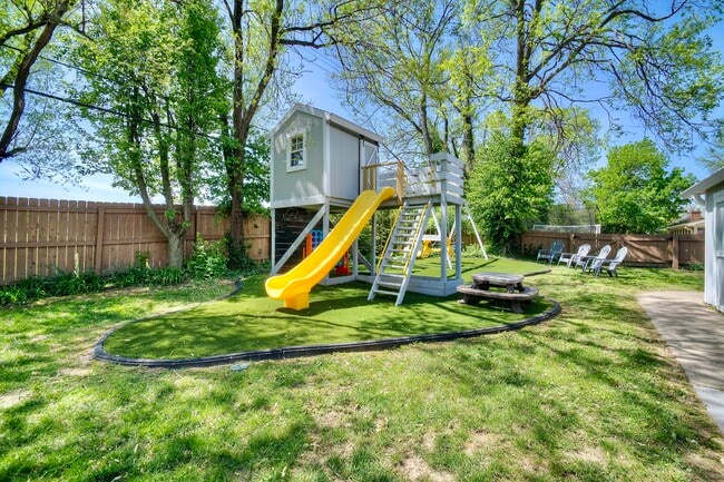 Building Photo - 17 Sunnymede Dr