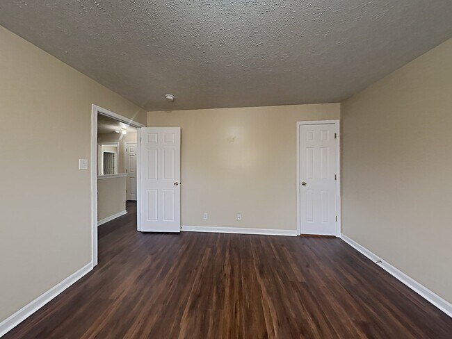 Building Photo - 460 Brookview Drive
