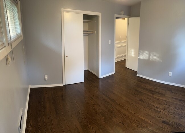 Building Photo - 15509 Park Ln