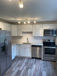 Building Photo - 177 - Oak Park Manor 1121