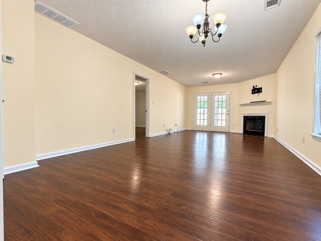Building Photo - 126 Thorn Tree Ln