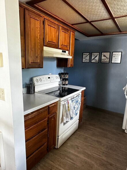 Building Photo - 337 NW Bailey Ave