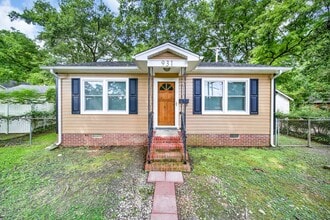 Building Photo - Cute as a Button