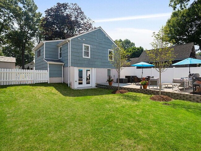 Building Photo - 18 Spezzano Dr