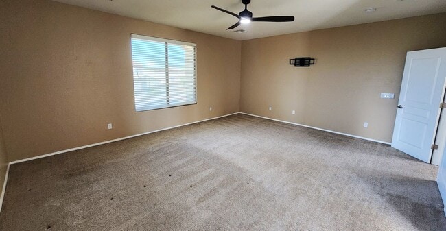 Building Photo - 4 Bedroom Home in the Sun Grooves Communit...