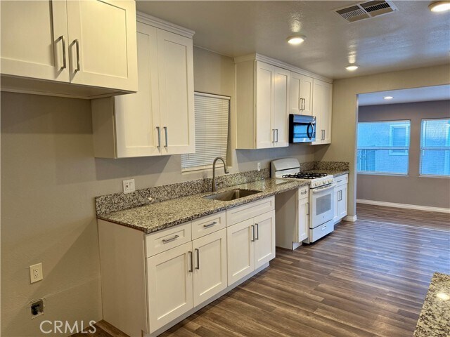 Building Photo - 732 Niles St