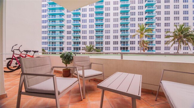 Building Photo - 5151 Collins Ave