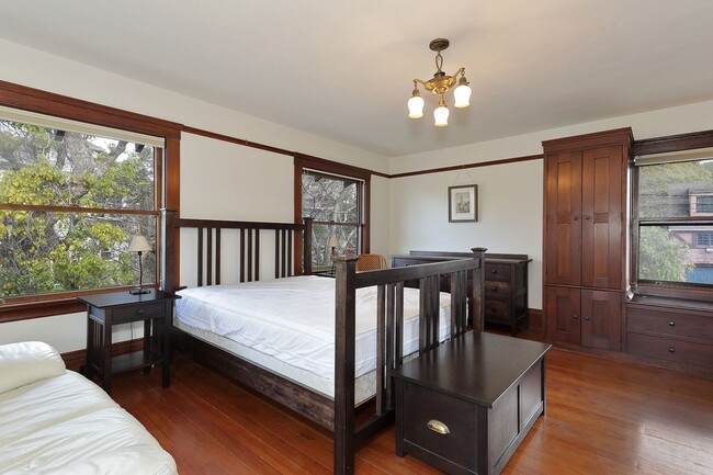 Building Photo - Furnished Classic Elmwood Craftsman Home A...