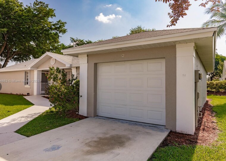 Building Photo - 2235 SE 6th Ct