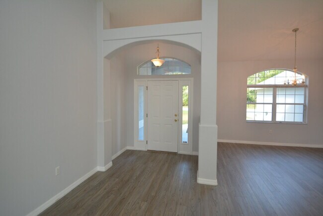 Building Photo - "Charming 3-Bed Oasis in Palm Coast - 1,85...