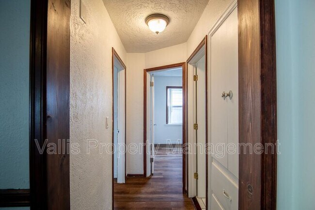 Building Photo - 920 13th St NE