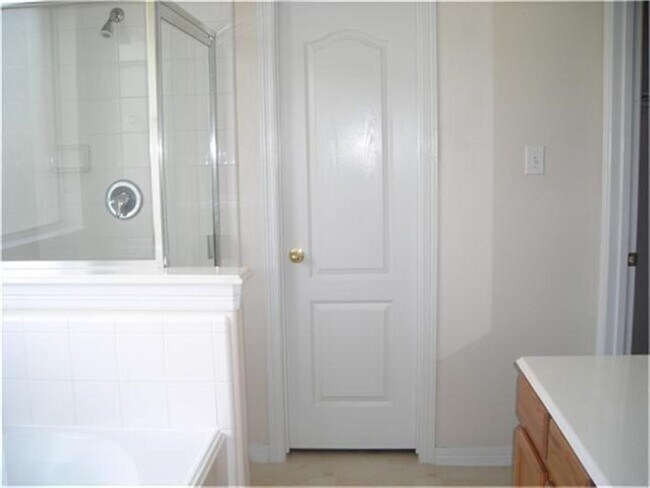 Building Photo - 5111 Manorfield Dr