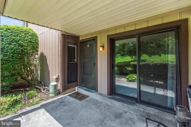 Building Photo - 5805 Royal Ridge Dr