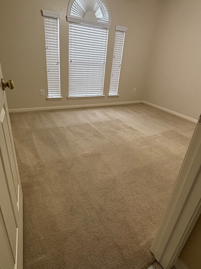 Building Photo - 903 Christopher Ln