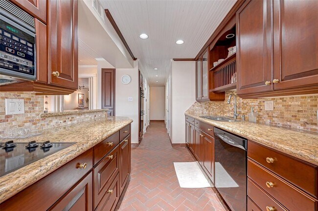 Building Photo - 6329 Del Monte Dr