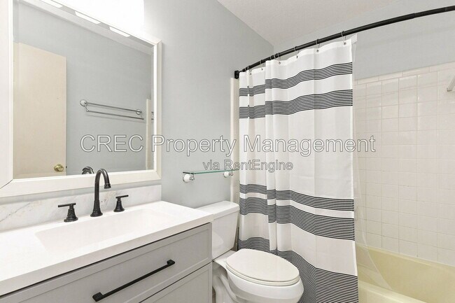 Building Photo - 321 Shaftesbury Ln