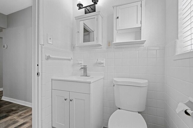 Building Photo - 5836 Sunshine Dr