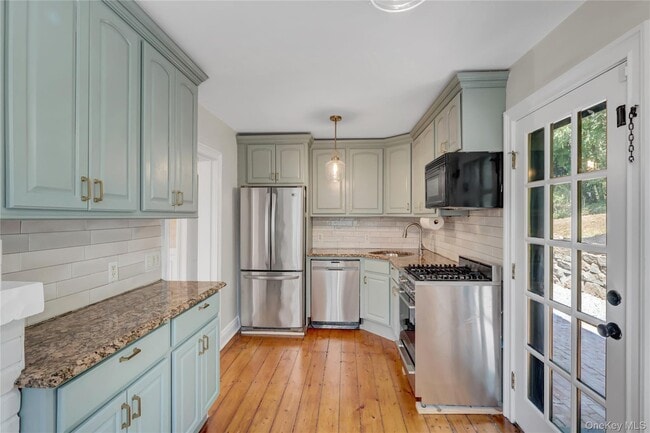 Building Photo - 324 Woodbine Ave