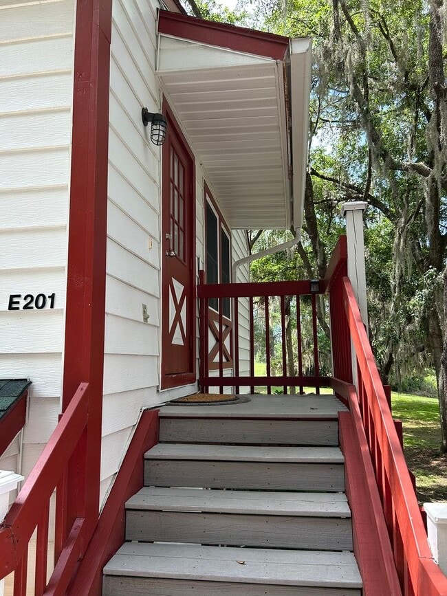 Building Photo - Fully furnished 55+ short term