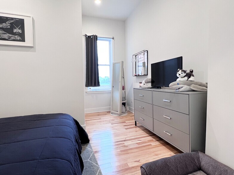 Building Photo - 725 N 5th St