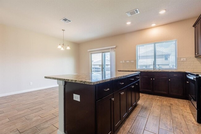 Building Photo - 746 Farmers Dell