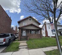 Building Photo - Spacious 3 Bedroom Home on Sylvania for Rent