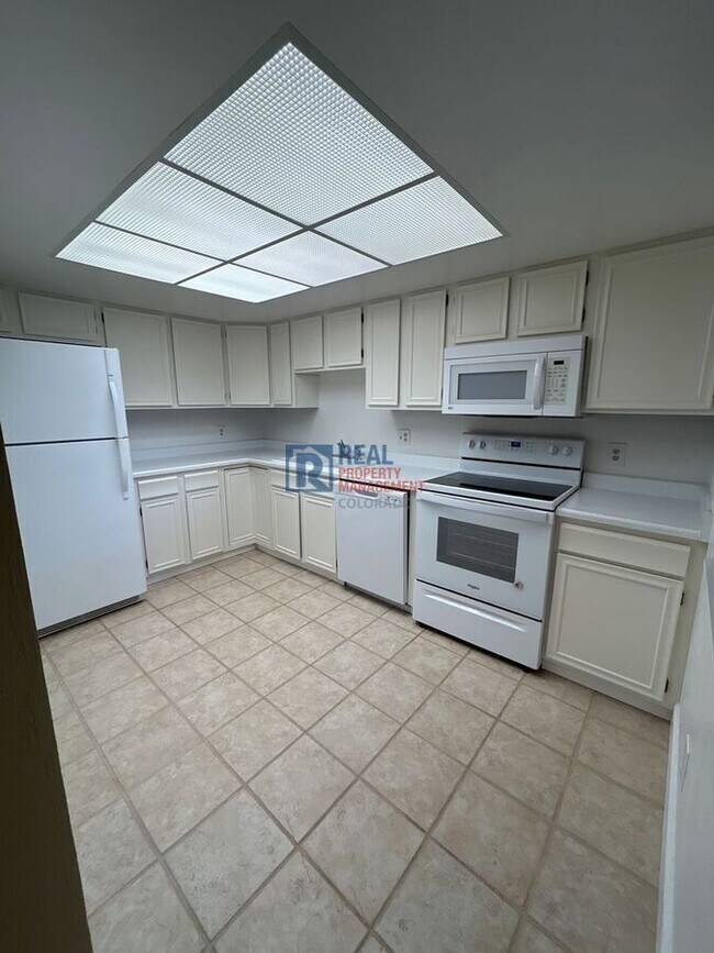 Building Photo - 14390 E Marina Dr