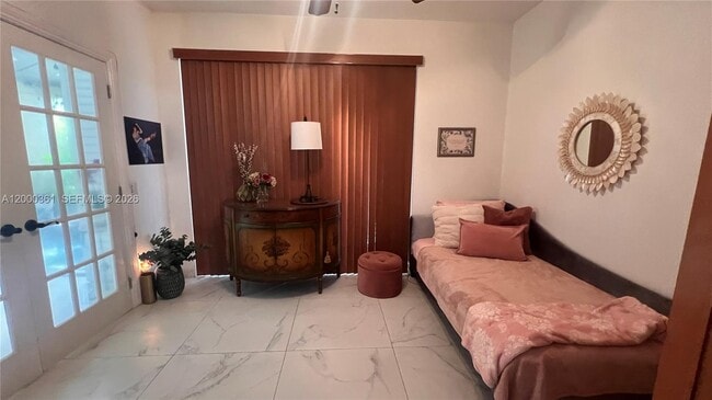 Building Photo - 6762 Via Regina