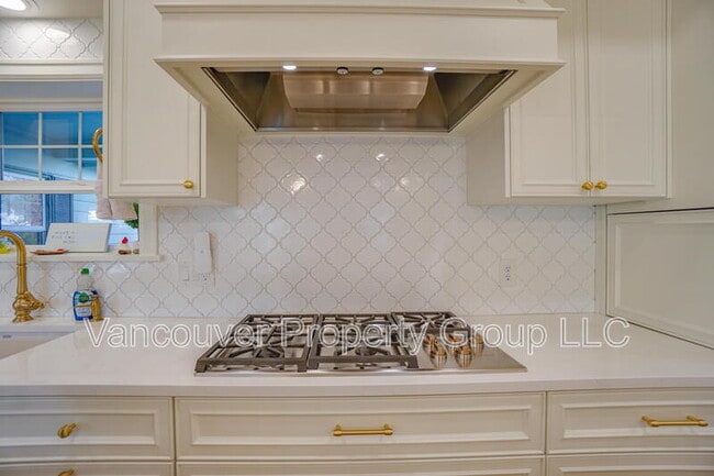 Building Photo - 309 W 37th St