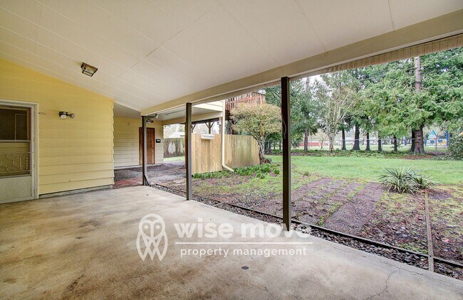 Building Photo - Mid-Mod on Missoula- Big Backyard!