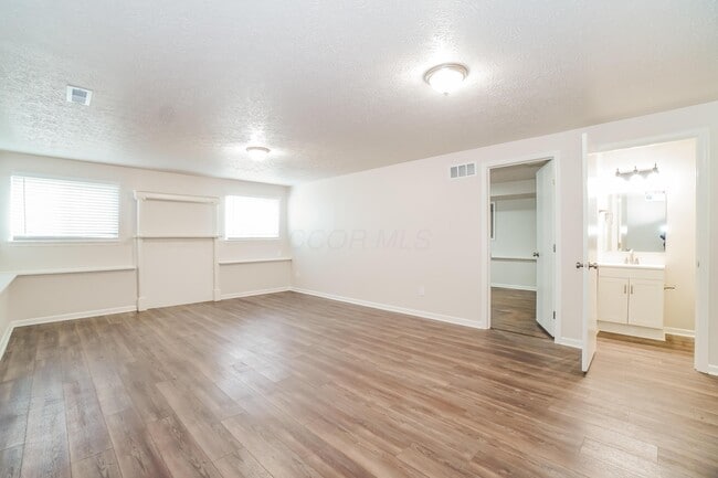 Building Photo - 4008 Thompson Ave