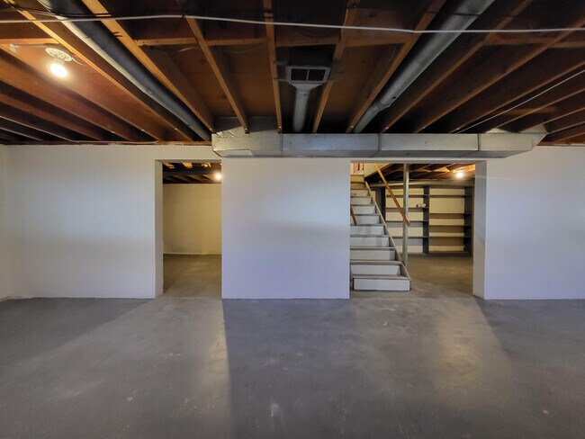 Building Photo - 4720 Esterbrook Rd