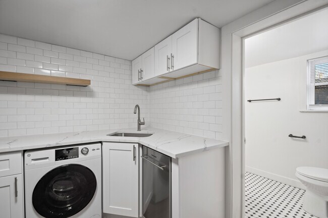 Building Photo - 3751 N Clifton Ave