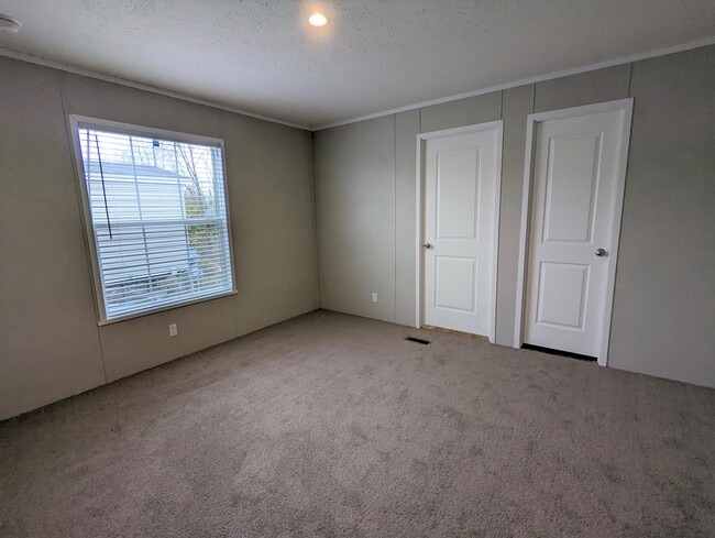 Building Photo - 630 Oregon St