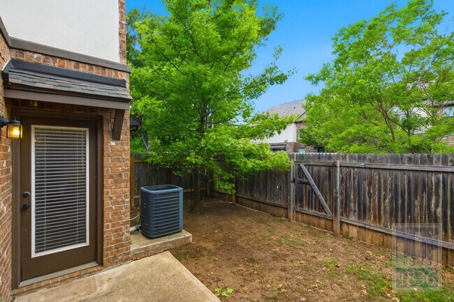 Building Photo - 2304 S Lakeline Blvd