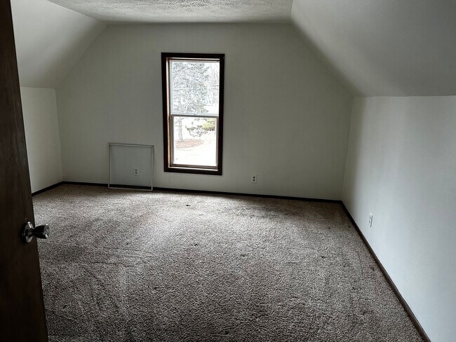 Building Photo - 745 Elm St