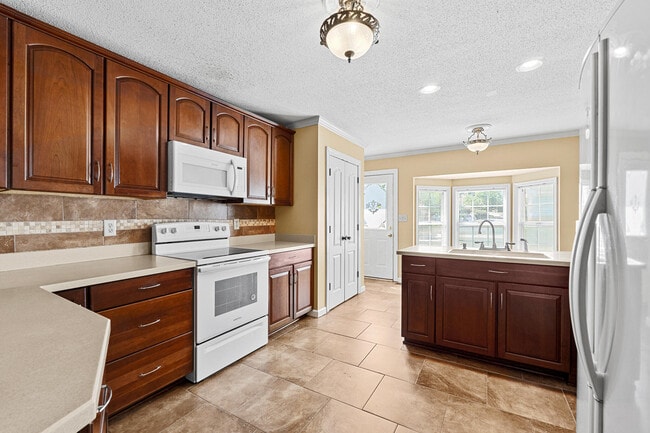 Building Photo - 15 Mulberry Ln