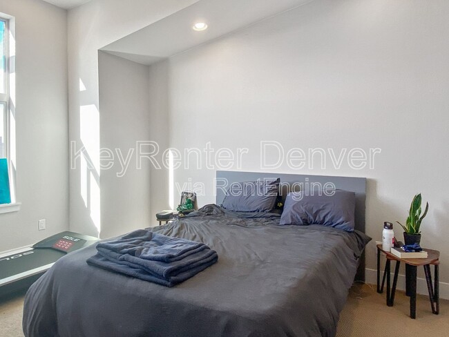 Building Photo - 5684 N Galena St