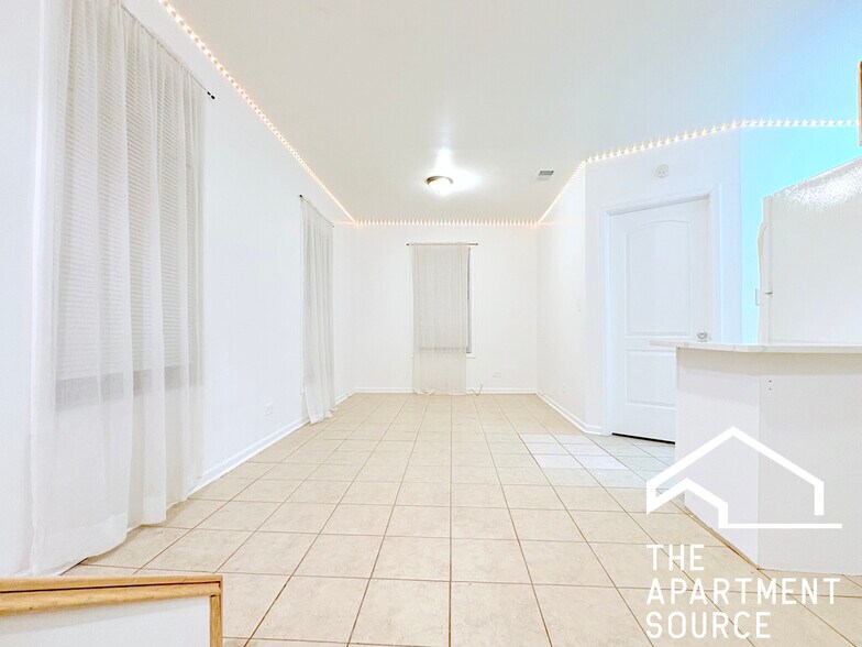 Building Photo - 1900 S Throop St